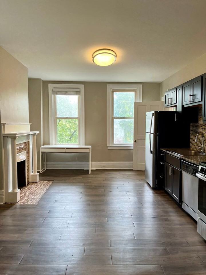 145 Meridan St - Photo 7 of 17