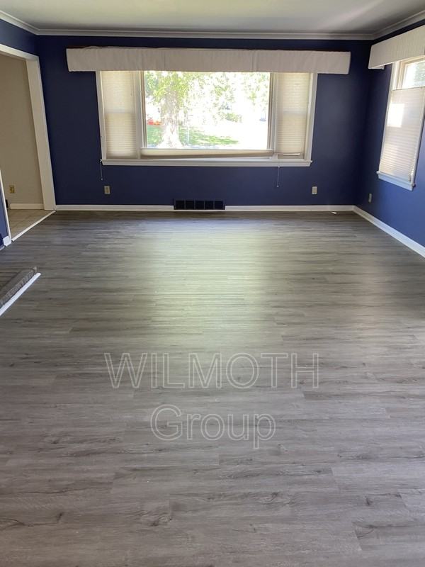 1715 W Walnut St - Photo 3 of 11