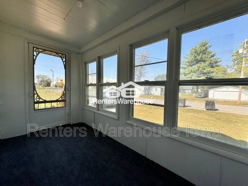 3205 E Court Ave - Photo 2 of 19