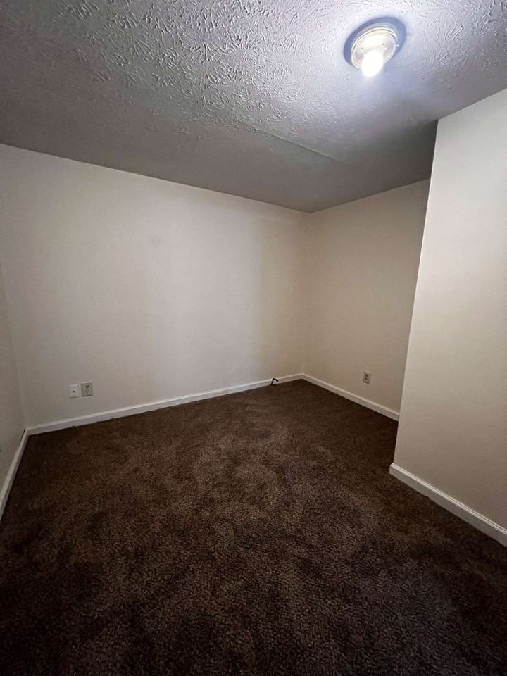 1859 Forsythe Ln - Photo 3 of 7