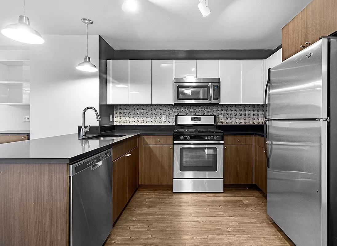 W 28th St & 8th Ave - Photo 3 of 7