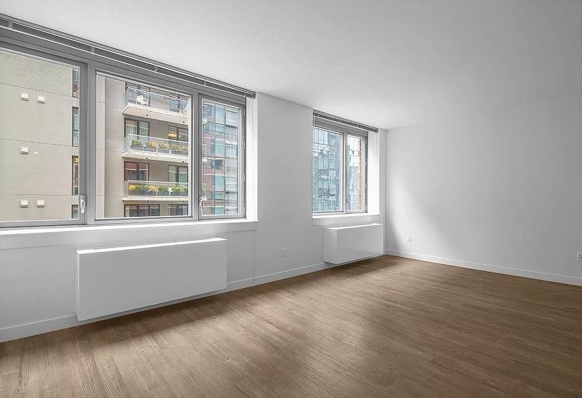 W 28th St & 8th Ave - Photo 5 of 7