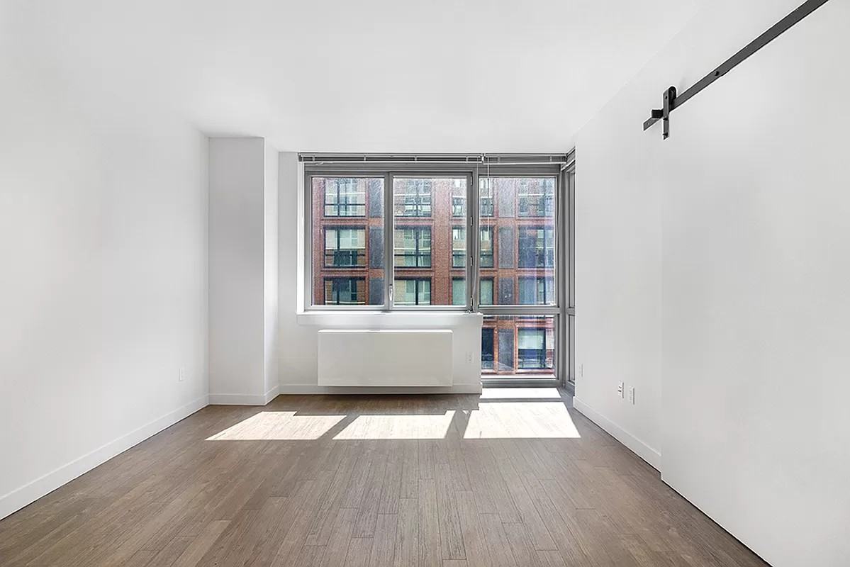 W 28th St & 8th Ave - Photo 6 of 7