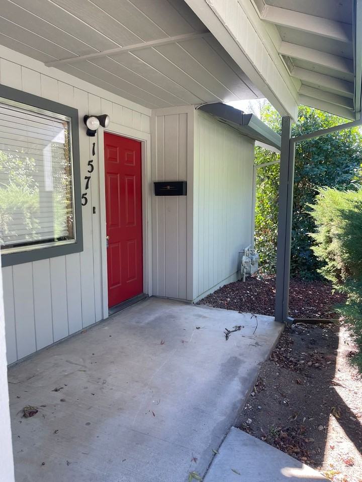 1573-1575 Victor Avenue - Photo 2 of 16