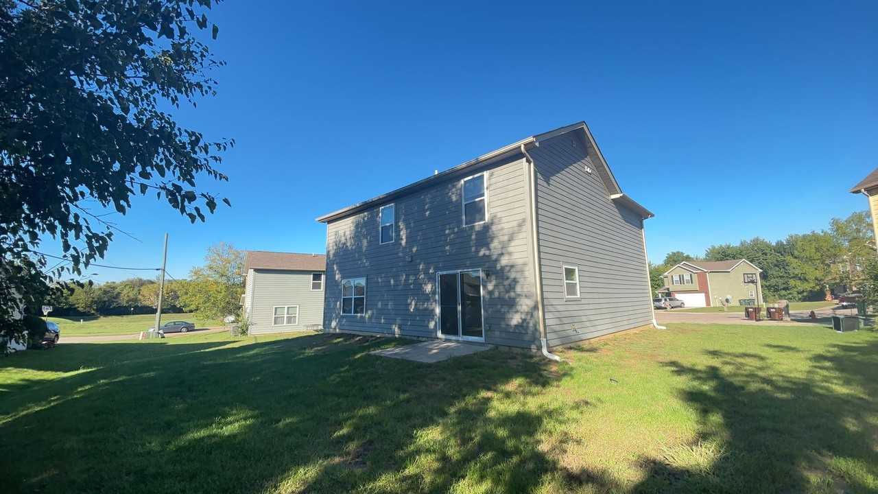 121 Kaitlin Way - Photo 2 of 31