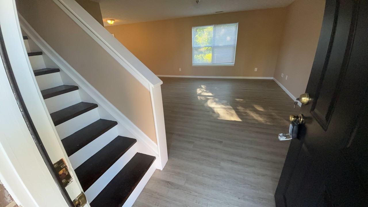 121 Kaitlin Way - Photo 3 of 31