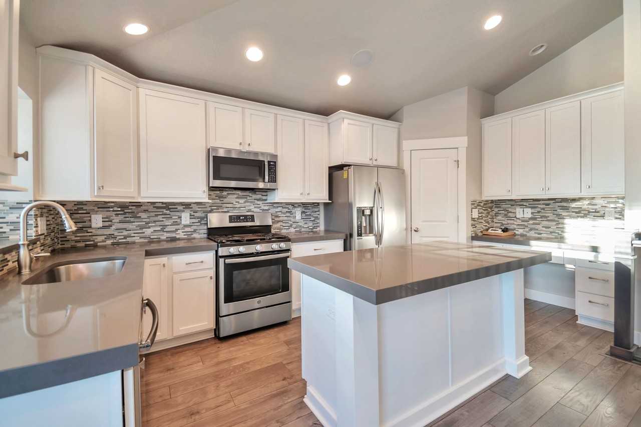 9361 S Michal Robert Ln - Photo 4 of 28