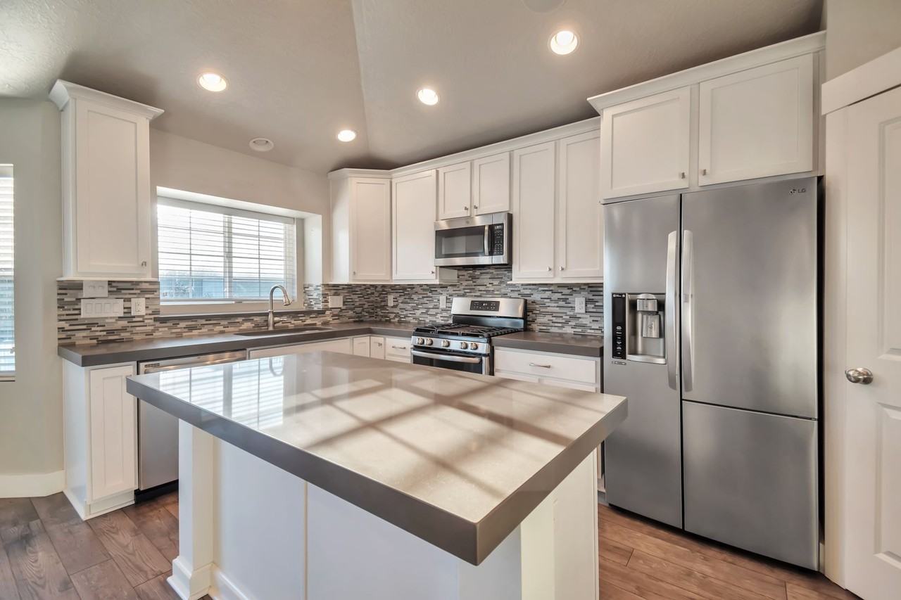 9361 S Michal Robert Ln - Photo 5 of 28