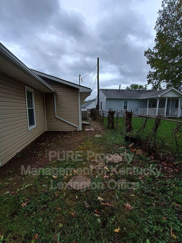 1923 Brent St - Photo 3 of 24