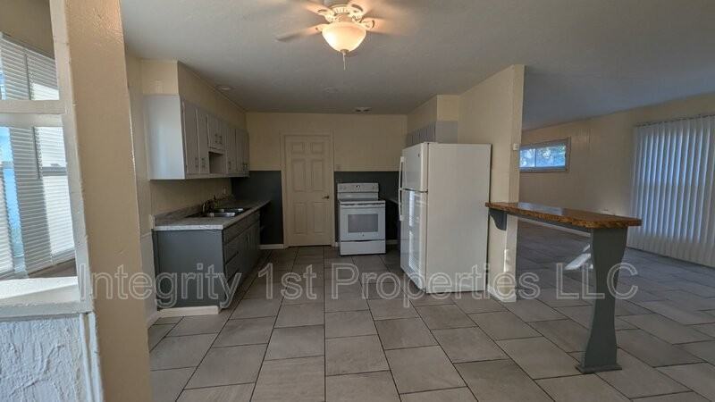 7408 E 109th St - Photo 3 of 13