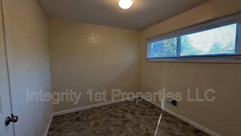 7408 E 109th St - Photo 7 of 13