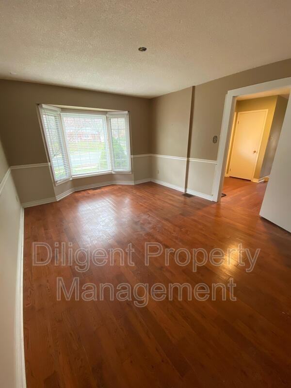 1103 Huntington Cir #5 - Photo 5 of 15