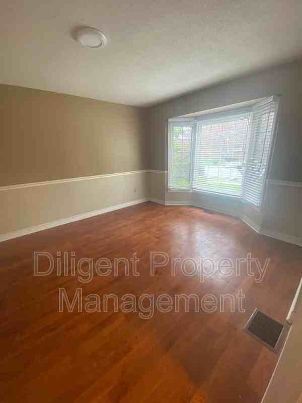 1103 Huntington Cir #5 - Photo 6 of 15