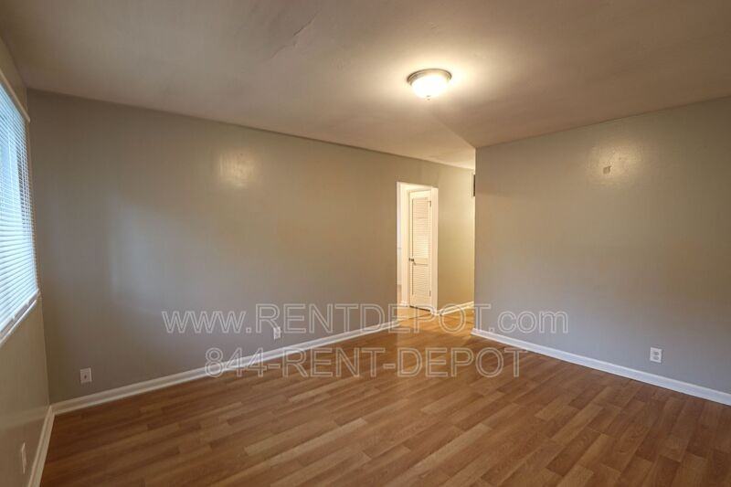 1213 S Lombard Ave - Photo 2 of 18