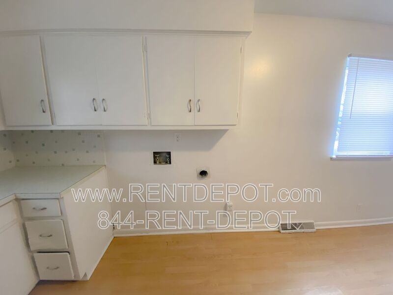 1213 S Lombard Ave - Photo 6 of 18