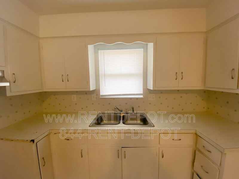 1213 S Lombard Ave - Photo 7 of 18