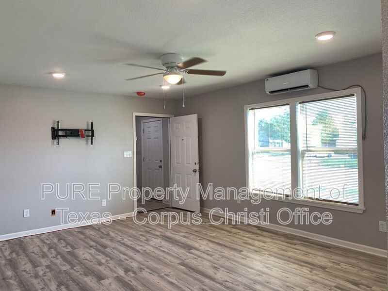 746 Texas Ave #1 - Photo 3 of 12