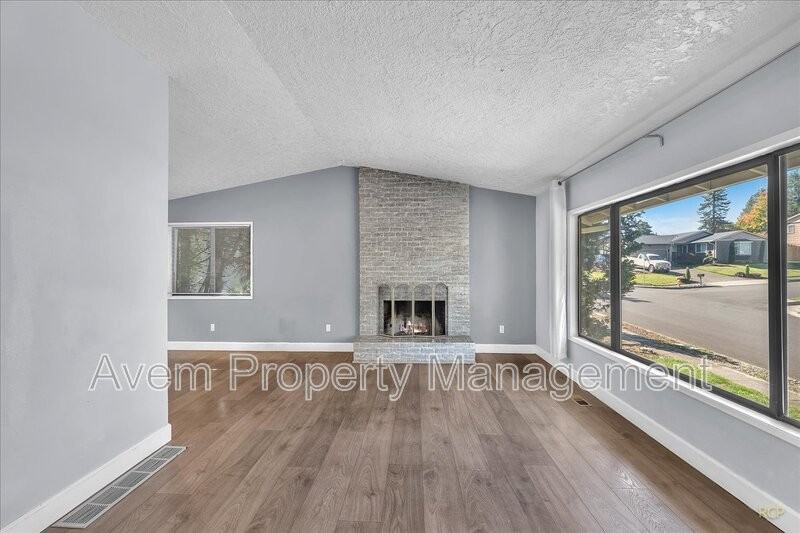 4467 Se 10th Dr - Photo 3 of 20