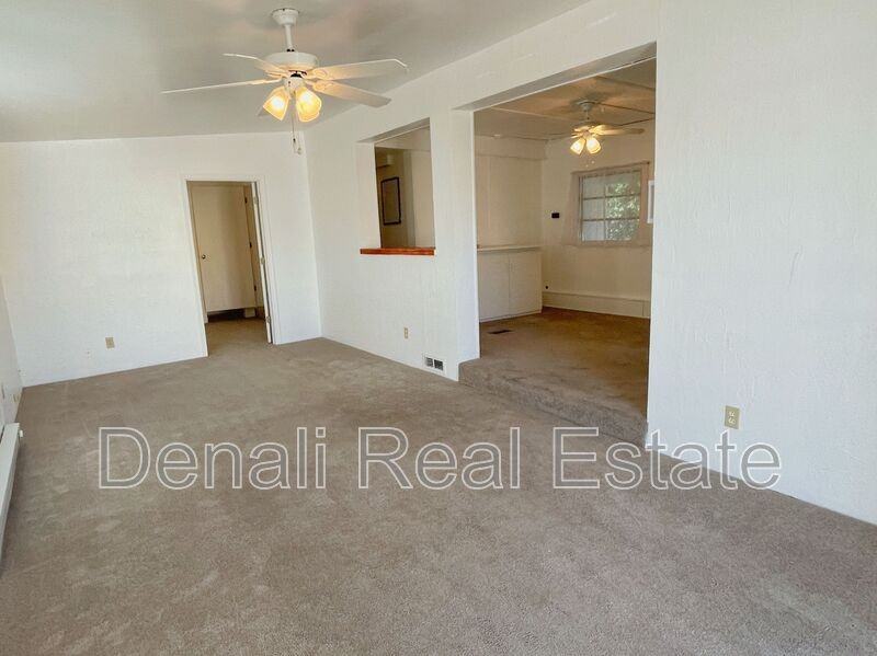 5709 W Rocking Circle St - Photo 3 of 33