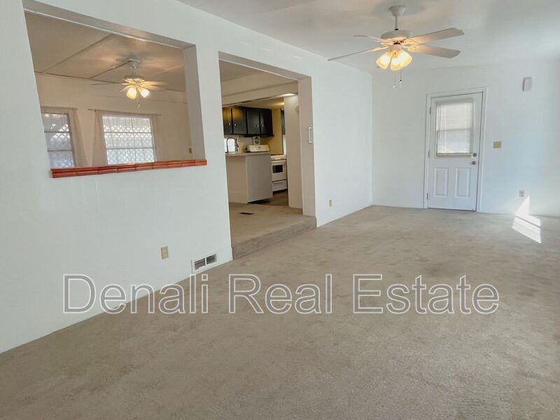 5709 W Rocking Circle St - Photo 5 of 33