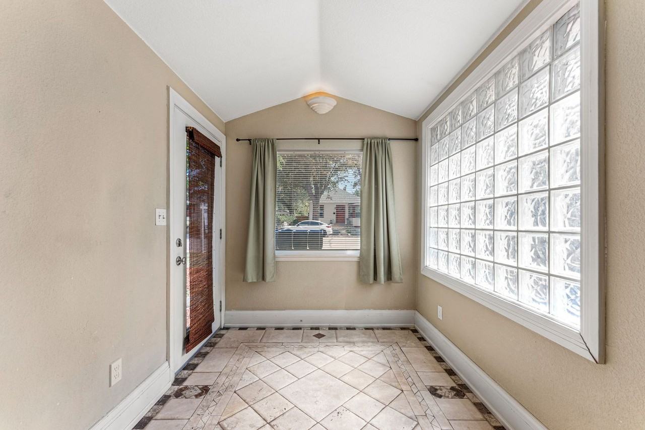 4451 S Cherokee St - Photo 3 of 32