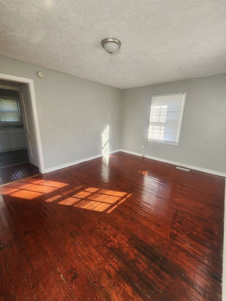 3519 N Sherman Dr - Photo 4 of 17