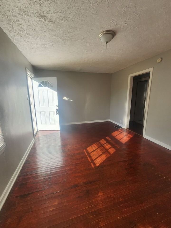 3519 N Sherman Dr - Photo 5 of 17