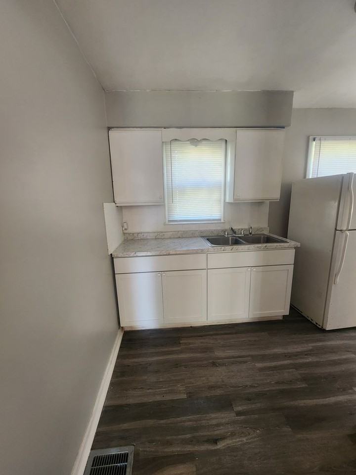 3519 N Sherman Dr - Photo 7 of 17