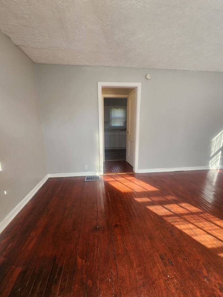 3519 N Sherman Dr - Photo 3 of 17