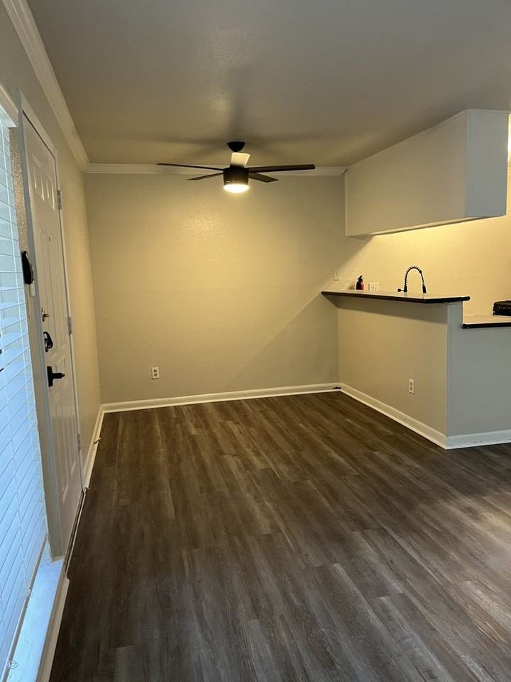 Dream Montrose - Photo 2 of 19