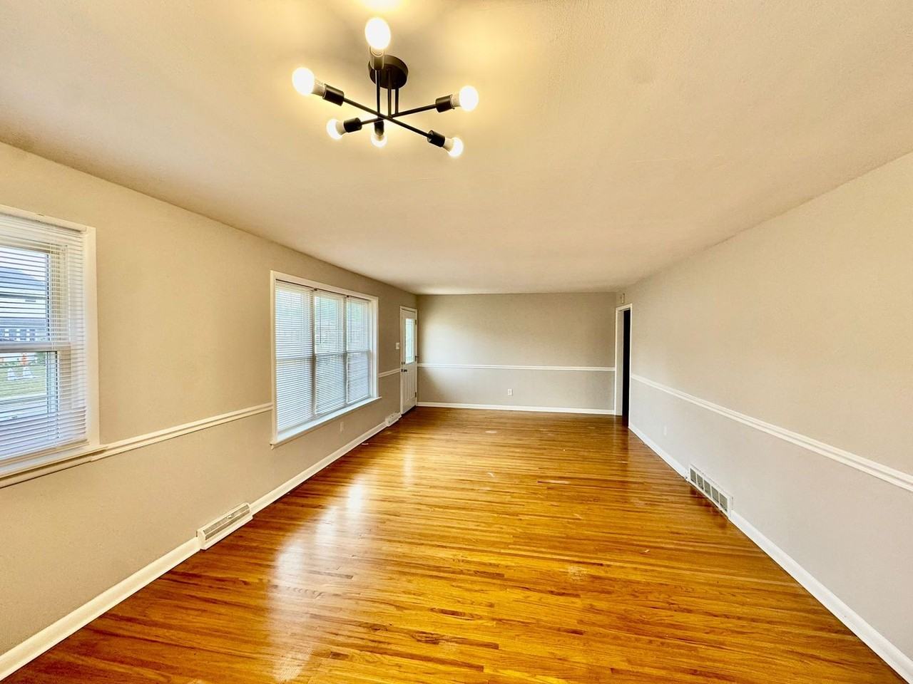 529 Hirsch Ave - Photo 2 of 18