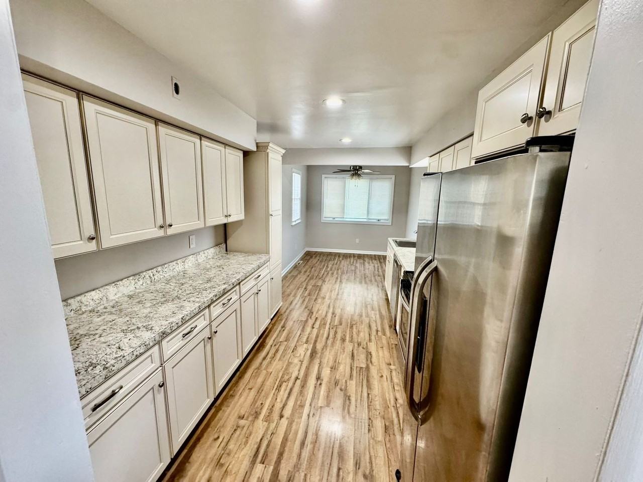 529 Hirsch Ave - Photo 3 of 18