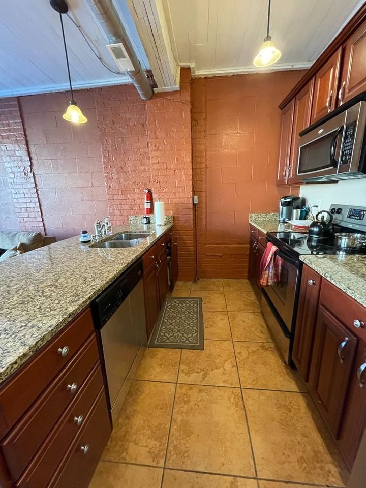305 S Lincoln St #D - Photo 4 of 20