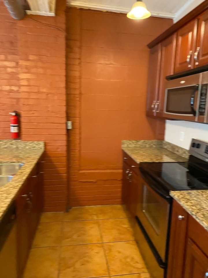 305 S Lincoln St #D - Photo 5 of 20