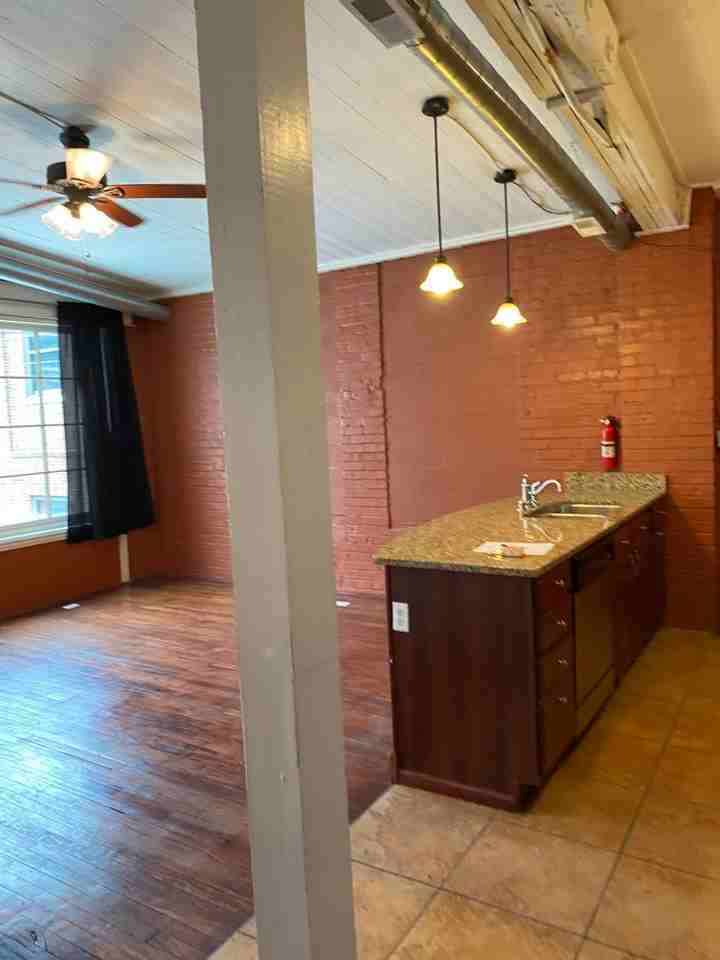 305 S Lincoln St #D - Photo 6 of 20