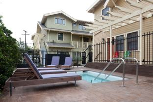 Dee Jay and The Joint - Photo 1 of 1