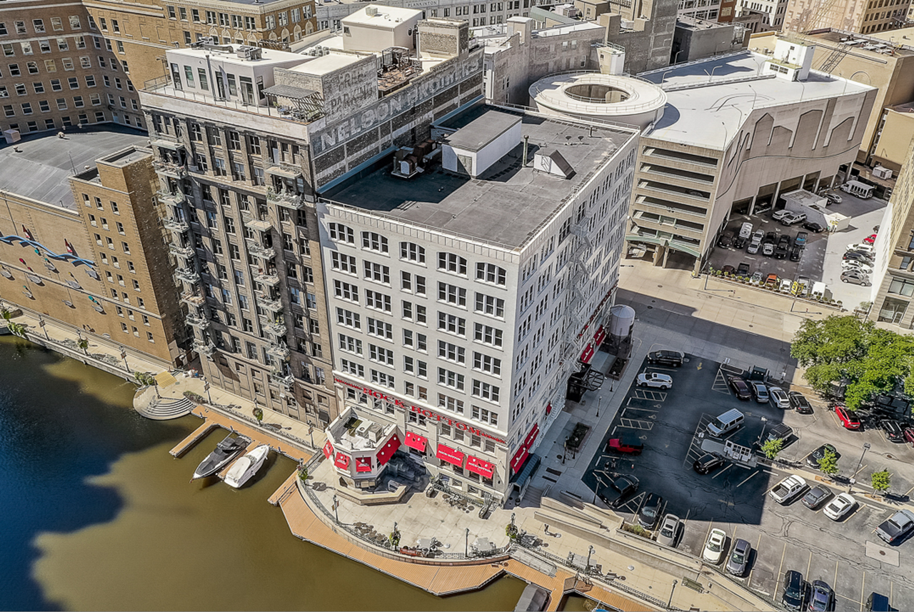 740 North by 3L Living - Photo 5 of 33