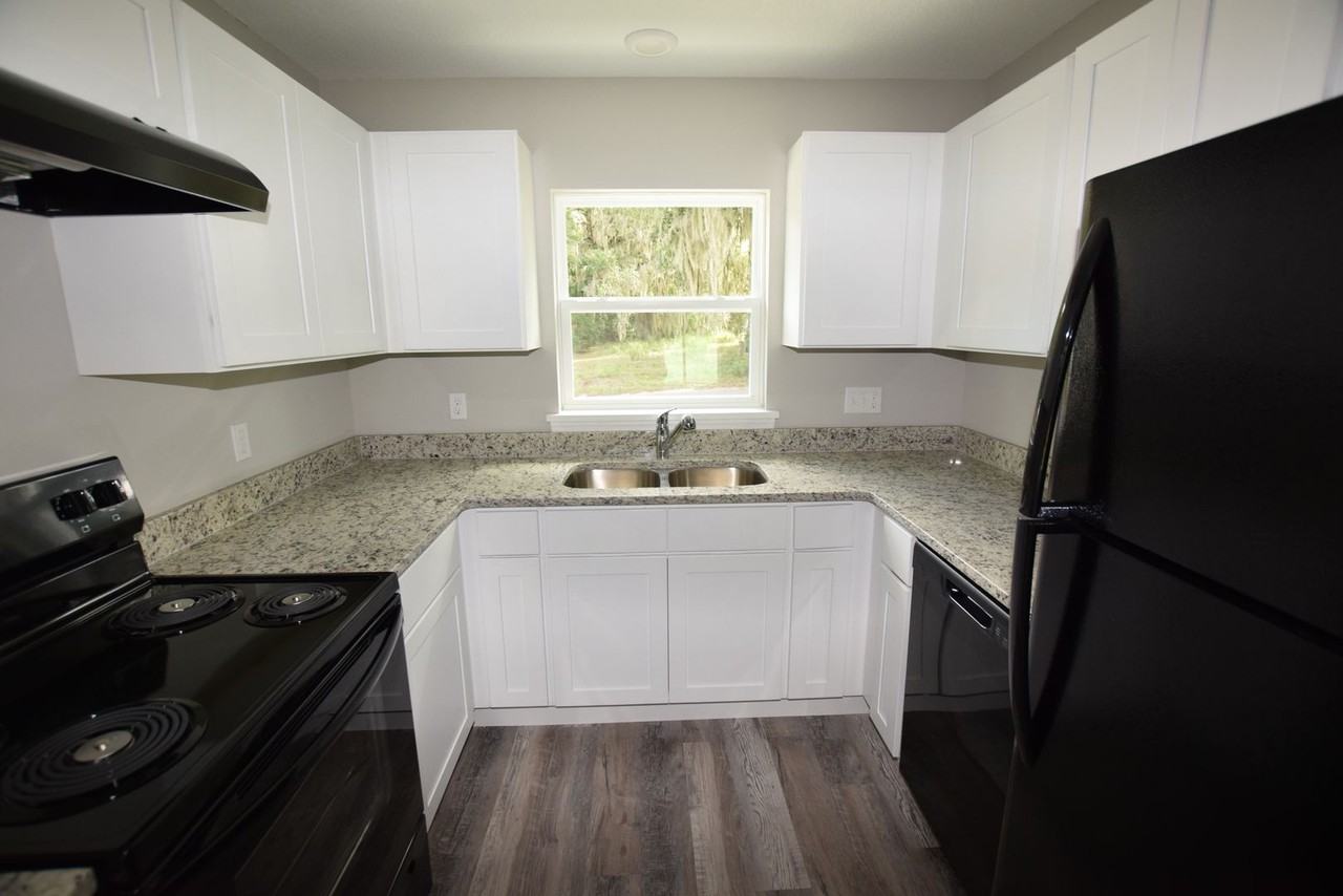 220 Danvers St - Photo 4 of 15