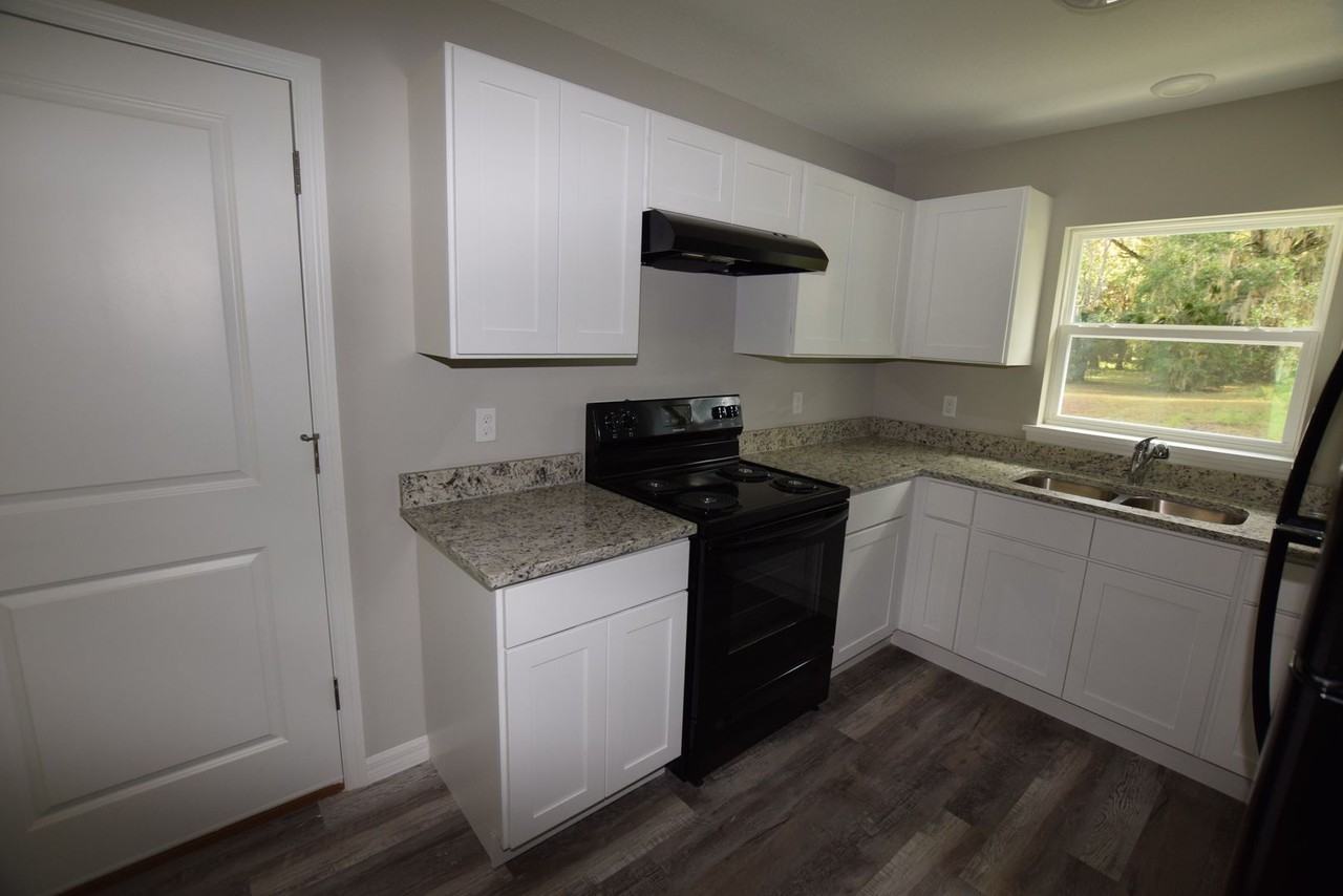 220 Danvers St - Photo 5 of 15