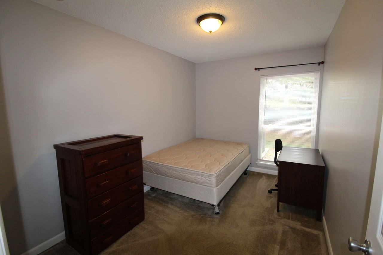 1330 Bradley Dr - Photo 7 of 11