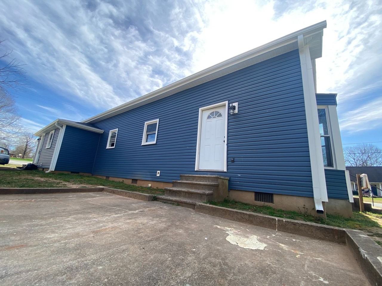 301 Eaton St - Photo 2 of 8