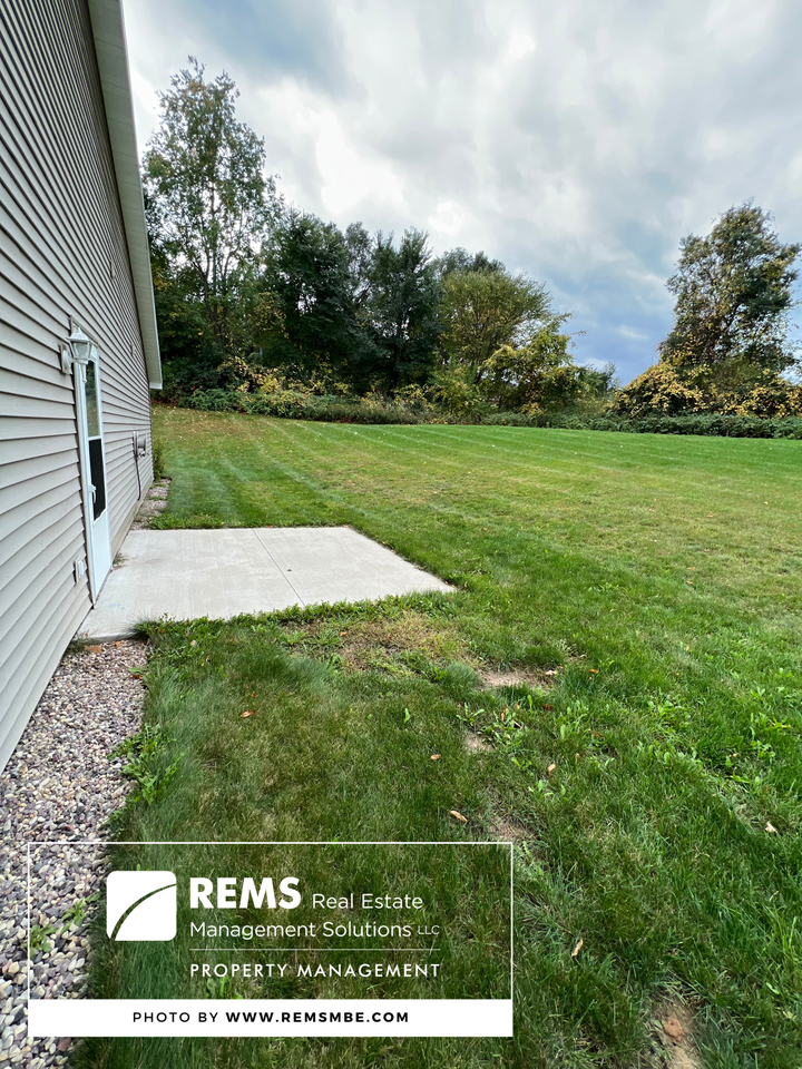 E6867 North Dewey Avenue - Photo 2 of 11