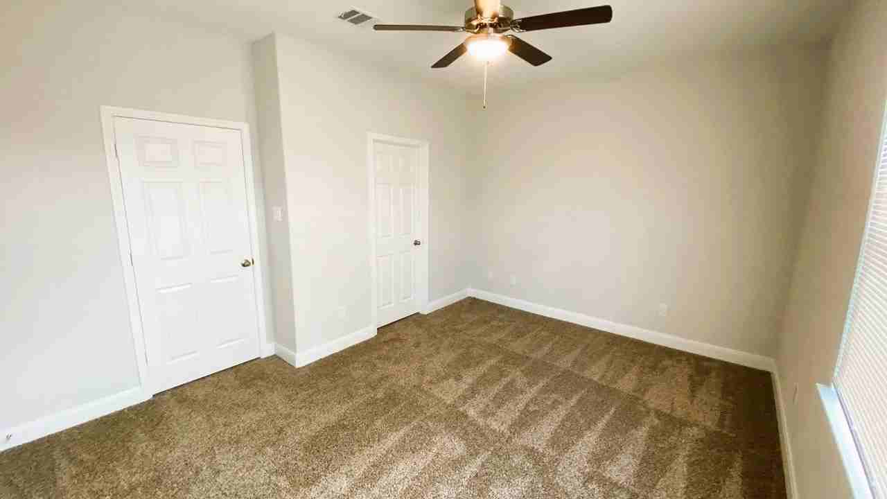 8237 Locksley Rd - Photo 3 of 32