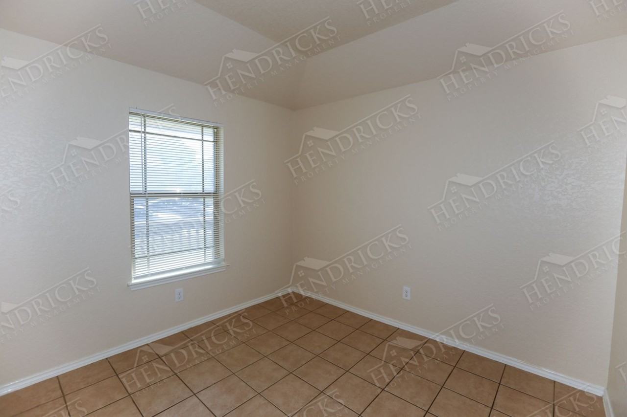 2935 Candleside Dr - Photo 2 of 18