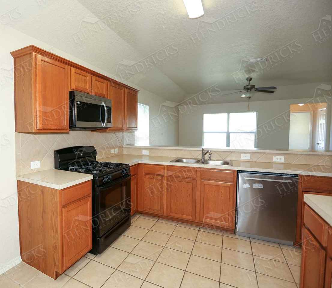 2935 Candleside Dr - Photo 3 of 18