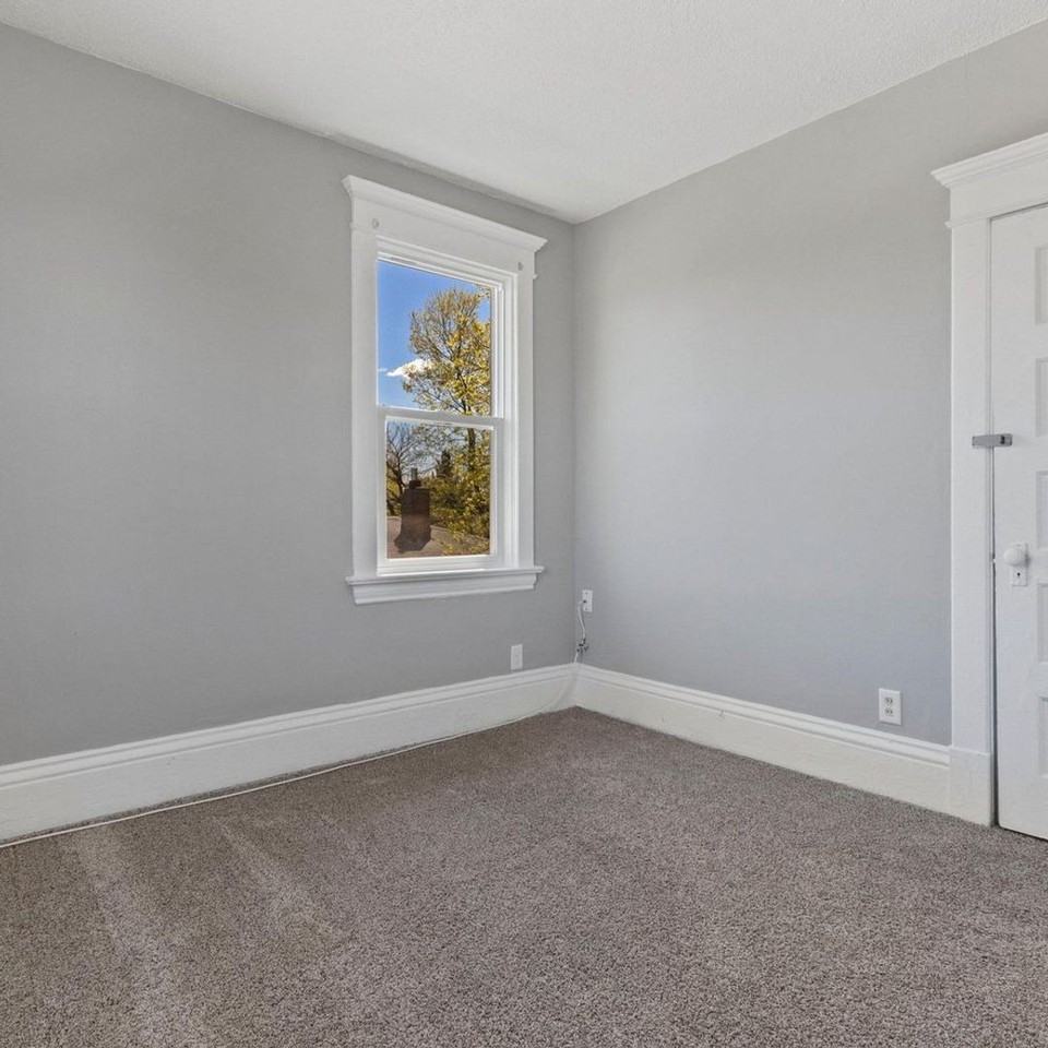 1132 Selby Ave - Photo 7 of 9