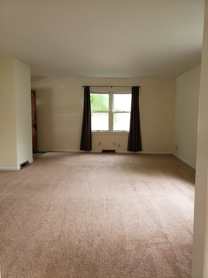 124 S Clark St - Photo 2 of 17