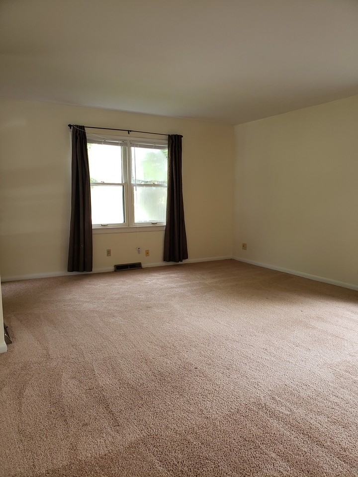 124 S Clark St - Photo 5 of 17