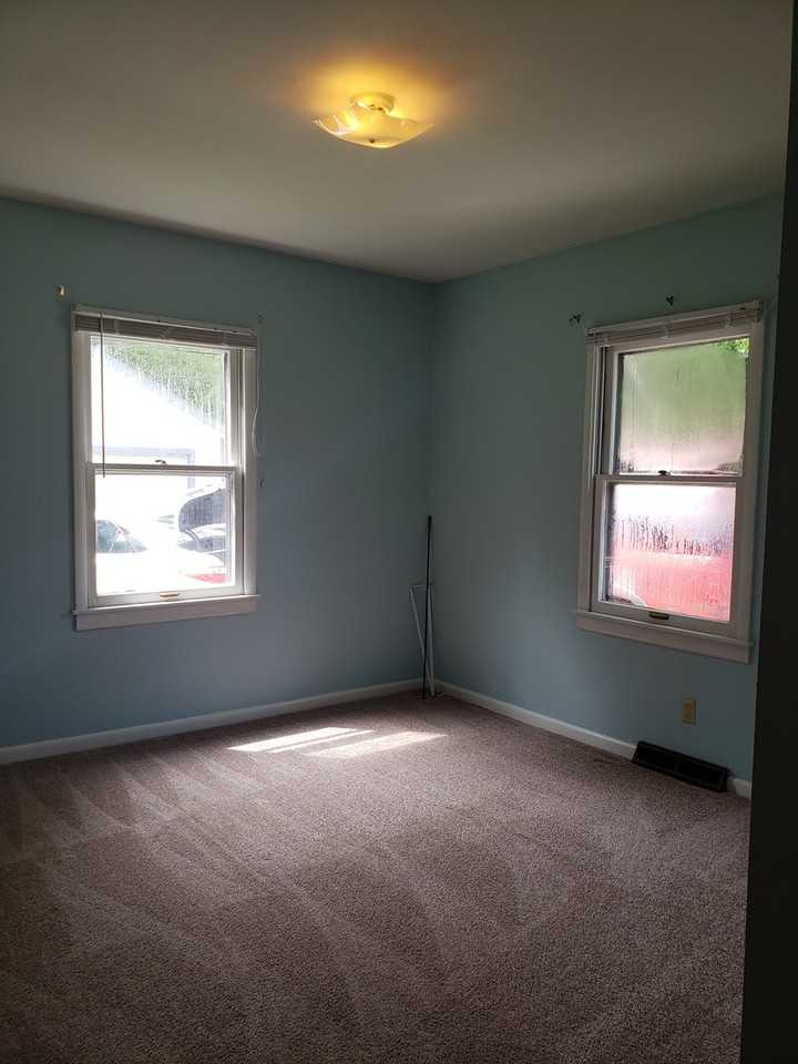 124 S Clark St - Photo 3 of 17