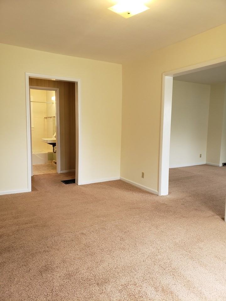 124 S Clark St - Photo 7 of 17